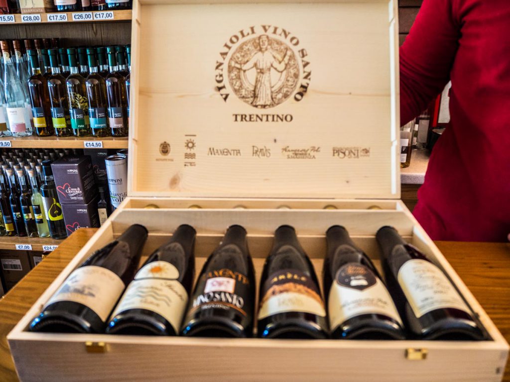 6 butelek Vino Santo od 6 producentów z doliny. Och, jak bardzo chcę to na prezent!
