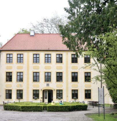 Zamek w Krokowej – restauracja, hotel i spacer nad morzem.