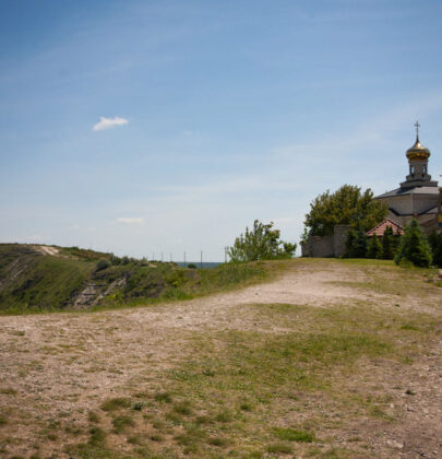 Orheiul Vechi (Stare Orhei). Mołdawia w zakolu rzeki.